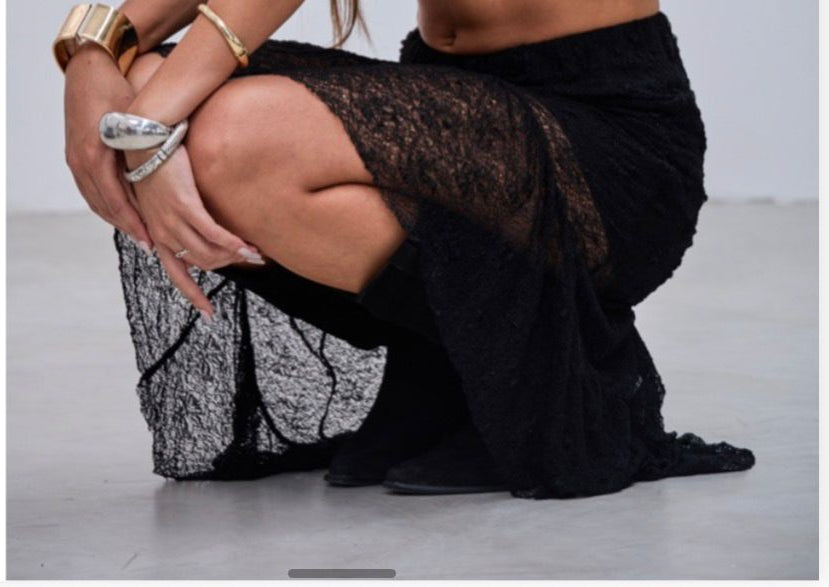 POLLERA LARGA ENCAJE